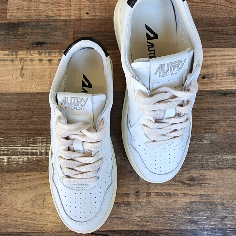 AUTRY Medalist Low-Top Women Leather Sneakers LL22 - Picture 4 of 12